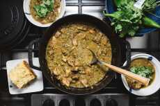 Przepis na This Easy Slow Cooker New Mexico & Colorado Hatch Chile Verde Recipe may be the best pork stew you’ve ever tasted