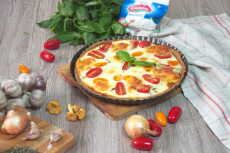 Przepis na Tarta z kurkami, pomidorami i mozzarellą