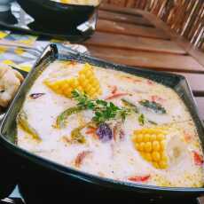 Przepis na Pikantna zupa z kafirem i trawą cytrynową