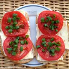Przepis na Kanapki z serem pleśniowym i pomidorem (3)