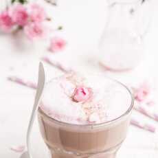Przepis na Różowe latte z mlekiem migdałowym 