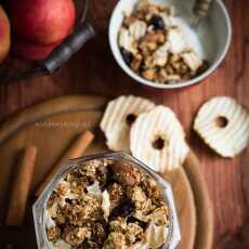 Przepis na Granola jabłkowa z cynamonem i żurawiną