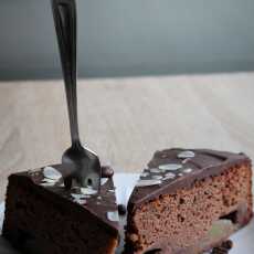 Przepis na Ciasto czekoladowe z gotowaną gruszką