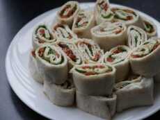 Przepis na Wegańskie wrapy z humusem i warzywami