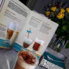 Przepis na Kawa + mleko migdałowe + miód + cynamon + kardamon + sok jabłkowy