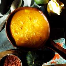 Przepis na Zupa z dyni piżmowej z soczewicą, suszonymi pomidorami i quinoą