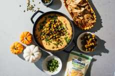 Przepis na You Need to Bring this Pumpkin Queso to Your Next Fall Get Together