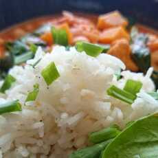 Przepis na Curry z dynią, kurczakiem, ciecierzycą i szpinakiem z cynamonowym ryżem 