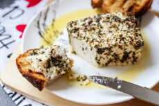 Przepis na Pieczony ser feta w ziołach i oliwie