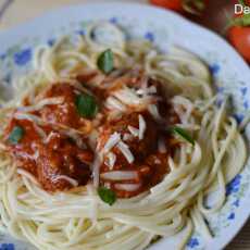 Przepis na Spaghetti z klopsikami w sosie pomidorowym