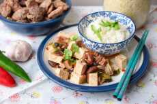Przepis na Tofu z grzybami shiitake i czarną fasolą