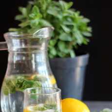 Przepis na Fresh lemon mint water - miętowa lemoniada