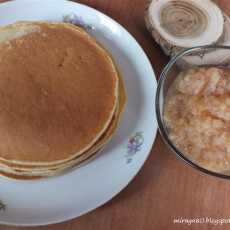 Przepis na Pancakes z musem jabłkowym z dodatkiem cynamonu