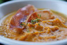 Przepis na Pikantna zupa z pieczonej marchwi z chili, czosnkiem i cytryną