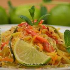 Przepis na Makaron szklany z warzywnym spaghetti w sosie limonkowo-pomarańczowo-kokosowym