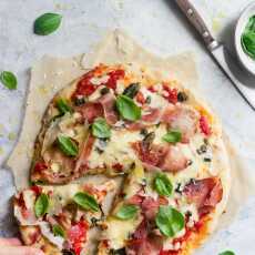 Przepis na Pizza na cienkim cieście orkiszowym, domowa, najlepsza! (krok po kroku z filmem) - Pizza z szynką parmeńską i kaparami