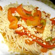 Przepis na Makaron spaghetti z gulaszem paprykowym bez mięsa...