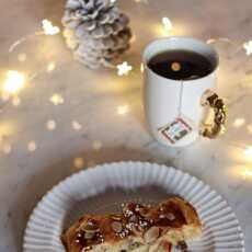Przepis na Na początek sezonu świątecznego duńskie ciasto z marcepanem i rodzynkami.