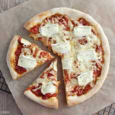 Przepis na Pizza z serem żółtym, pleśniowym i... kapustą kiszoną