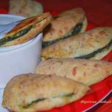 Przepis na Pieczone pierogi serowe ze szpinakiem / Baked cheese dumplings with spinach