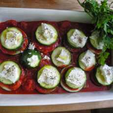 Przepis na Cukinia i bakłażan zapiekane w sosie pomidorowym z fetą