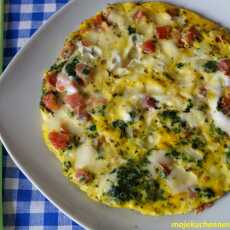 Przepis na Omlet ze szpinakiem, mozzarellą i pomidorami