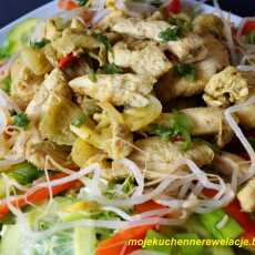 Przepis na Tajska sałatka z kurczakiem i curry