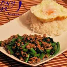 Przepis na Wieprzowina z tajską bazylią i chilli - Thai sweet basil and chilli pork - Pat Krapao Moo Sap