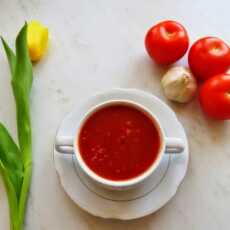 Przepis na Rozgrzewająca pomidorowa zupa krem z czosnkiem