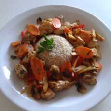 Przepis na Kurczak z warzywami i brązowym ryżem