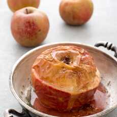 Przepis na Pieczone jabłka z migdałowo-figową owsianką