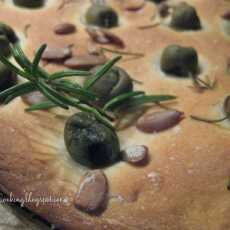 Przepis na Focaccia z oliwkami - włoski chleb zastępczy (lub pizza jak kto woli)