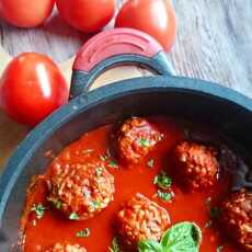 Przepis na Klopsiki z warzywami w sosie pomidorowym
