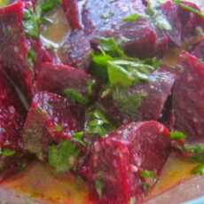 Przepis na Salatka z burakow z czosnkiem i orzechami