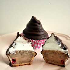 Przepis na Hi hat cupcakes, czyli babeczki truskawkowe z piankowym kremem