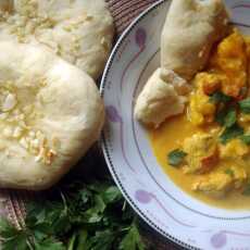 Przepis na Pikantne curry i czosnkowe naan