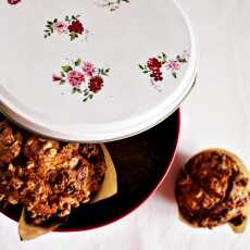 Przepis na Muffiny drożdżowe z czerwoną porzeczką i posypką z granoli 