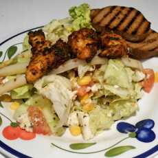 Przepis na Salatka z miodowym kurczakiem, grillowaną cukinią i szparagami