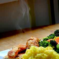 Przepis na Kurczak z ryżem curry, brokułami i marchewką