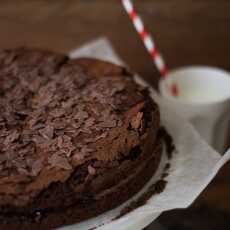 Przepis na Tort czekoladowy Sacher Macher z czarną porzeczką 