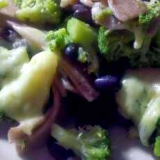 Przepis na Makaron z brokułem, czarną fasolą i serem - Pasta with broccoli, black beans and cheese