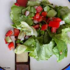 Przepis na Sałata z warzywami i dressingiem