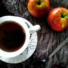Przepis na Zanim nadejdzie lato: ciasto herbaciane z żurawiną i karmelizowanymi jabłkami