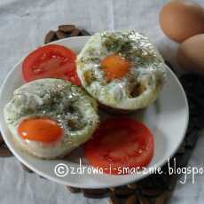 Przepis na Zapiekane jajka na muffinkowym spodzie