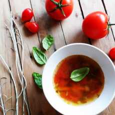 Przepis na Zupa ze świeżych pomidorów z bazylią i ziołami