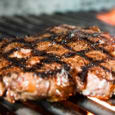Przepis na Obsmażanie mięsa zamyka w nim 'pory' - prawda czy fałsz? | reakcja Maillarda | Eksperyment ze schabem | Mity kulinarne #1