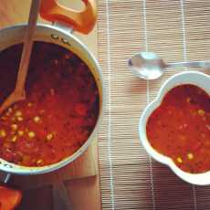 Przepis na Pikantna zupa z ciecierzycy z kukurydzą