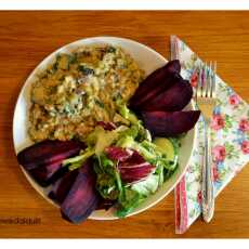 Przepis na Pęczotto z tonderkami, ricottą, zielonym groszkiem, suszonymi pomidorami i masłem migdałowym