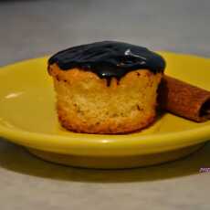 Przepis na Muffinki z kremem czekoladowym i polewą czekoladową.