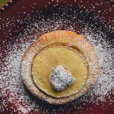 Przepis na Tartaletki z ciasta francuskiego z jabłkiem, masłem orzechowym i suszonym kokosem